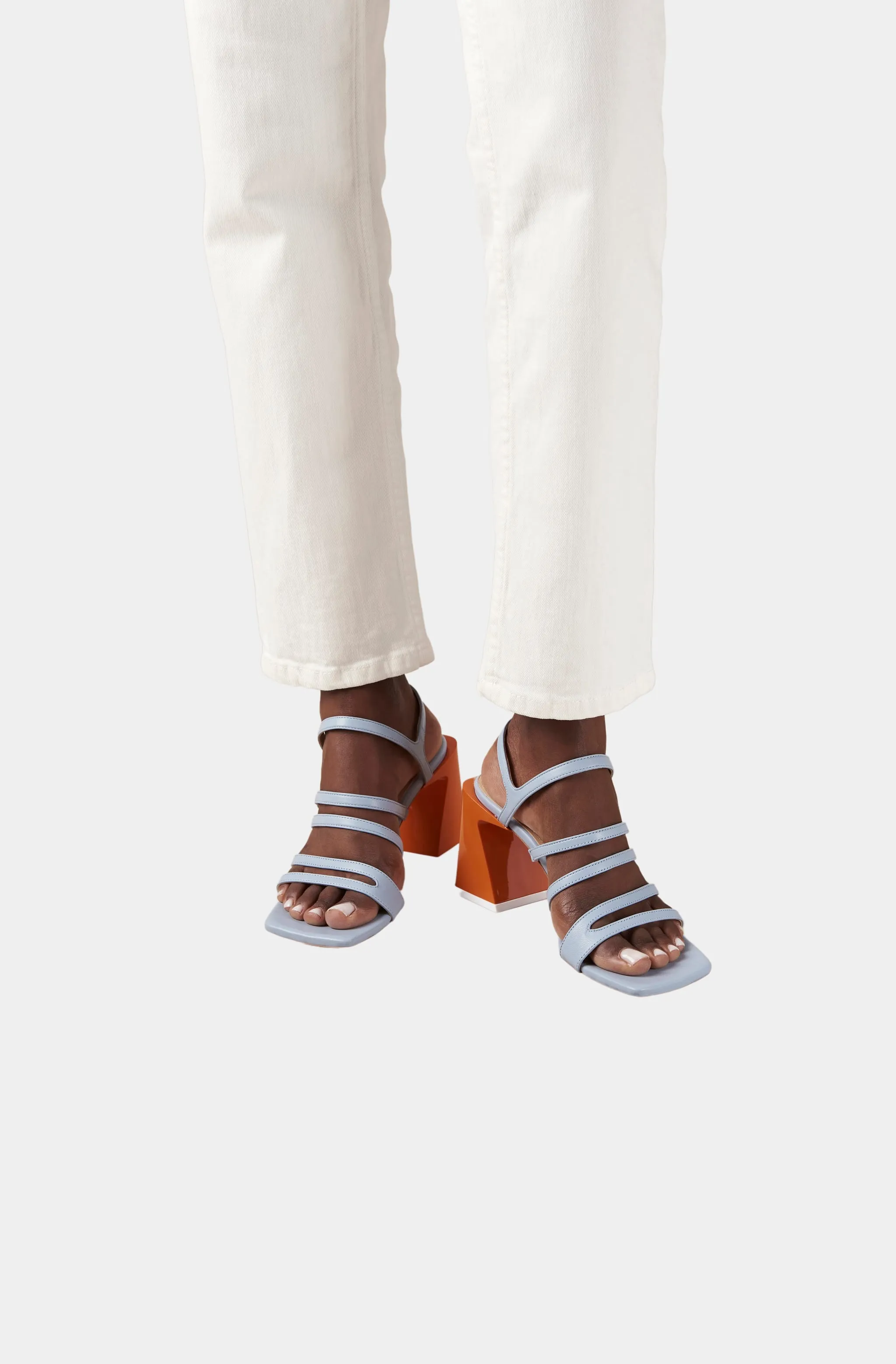 Certainly! Here’s an optimized title for the Aubrey Leather Sandals:

Stylish Aubrey Genuine Leather Sandals for Women - Comfortable Summer Footwear with Adjustable Strap

Feel free to adjust any part of the title to better match your branding or target audience!