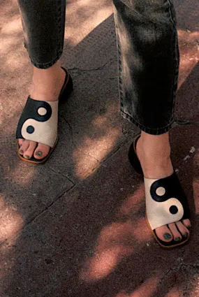 BALANCE YING YANG SANDALS