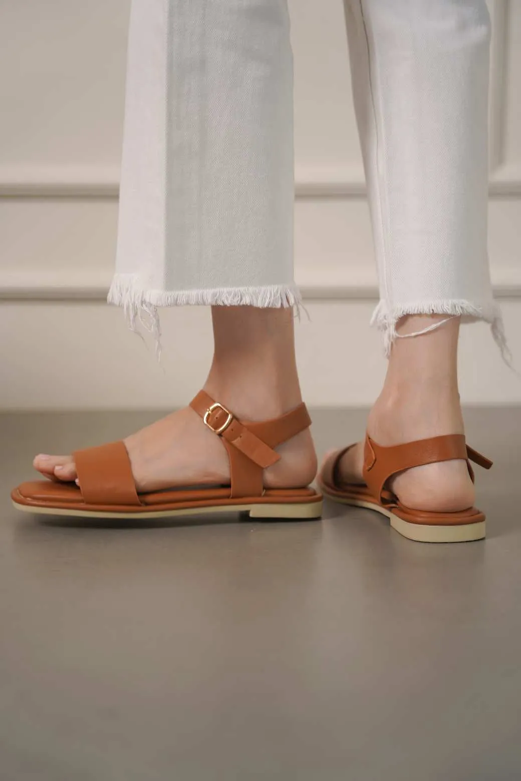 BASIC MAMA SANDALS