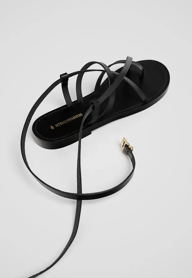 Flat leather sandals with straps