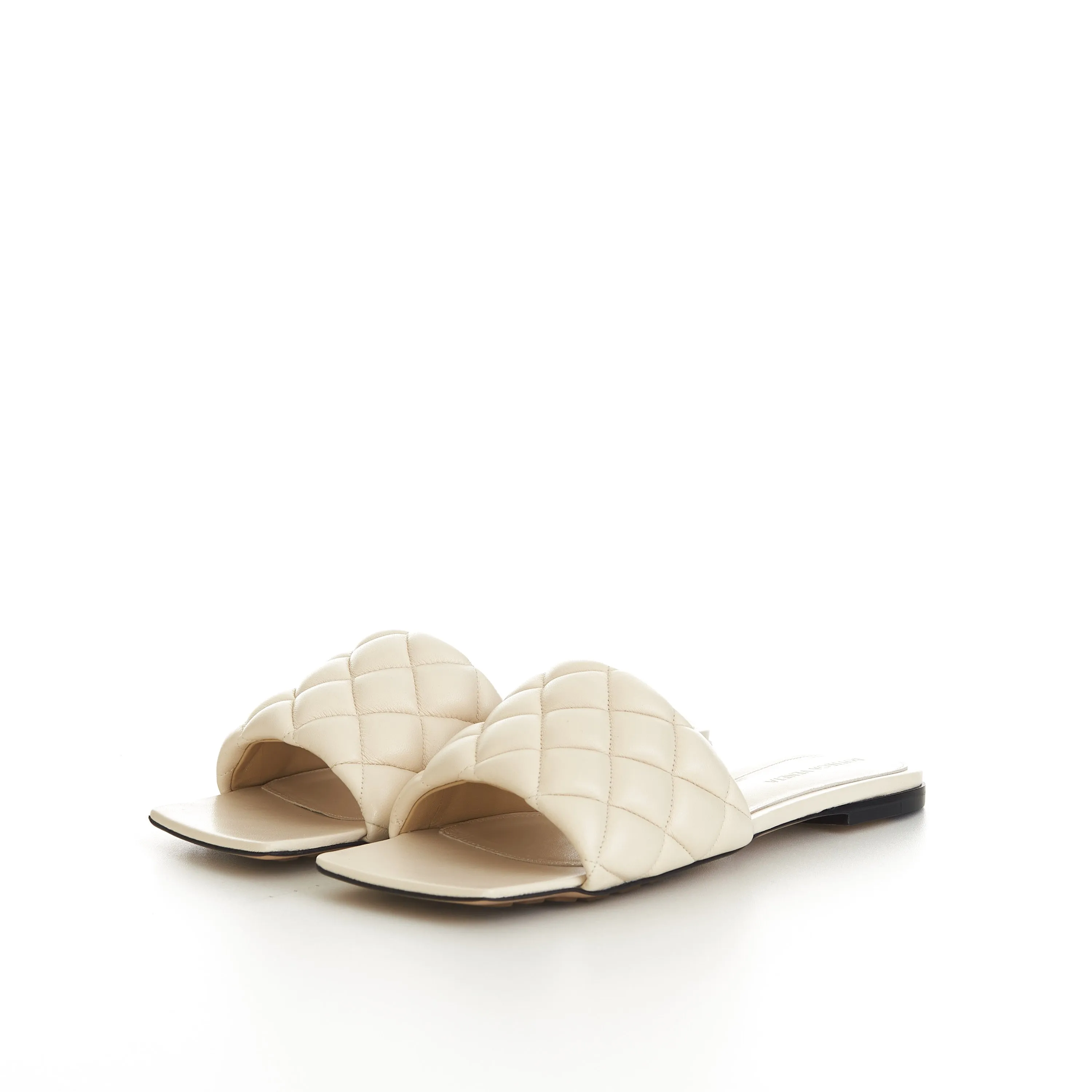 Quilted Padded Flat Sandals In White Leather