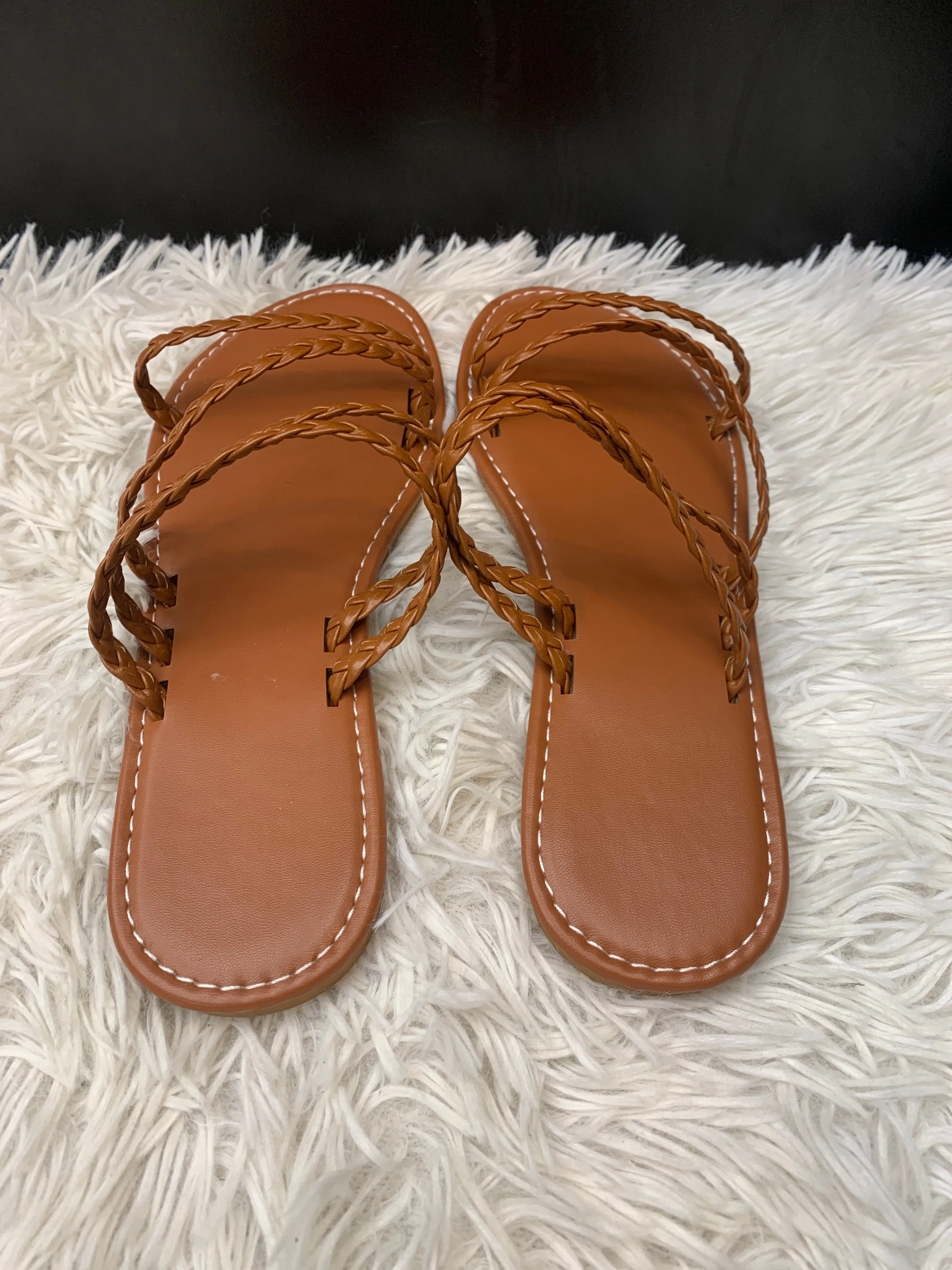 Sandals Flats By Clothes Mentor  Size: 6.5